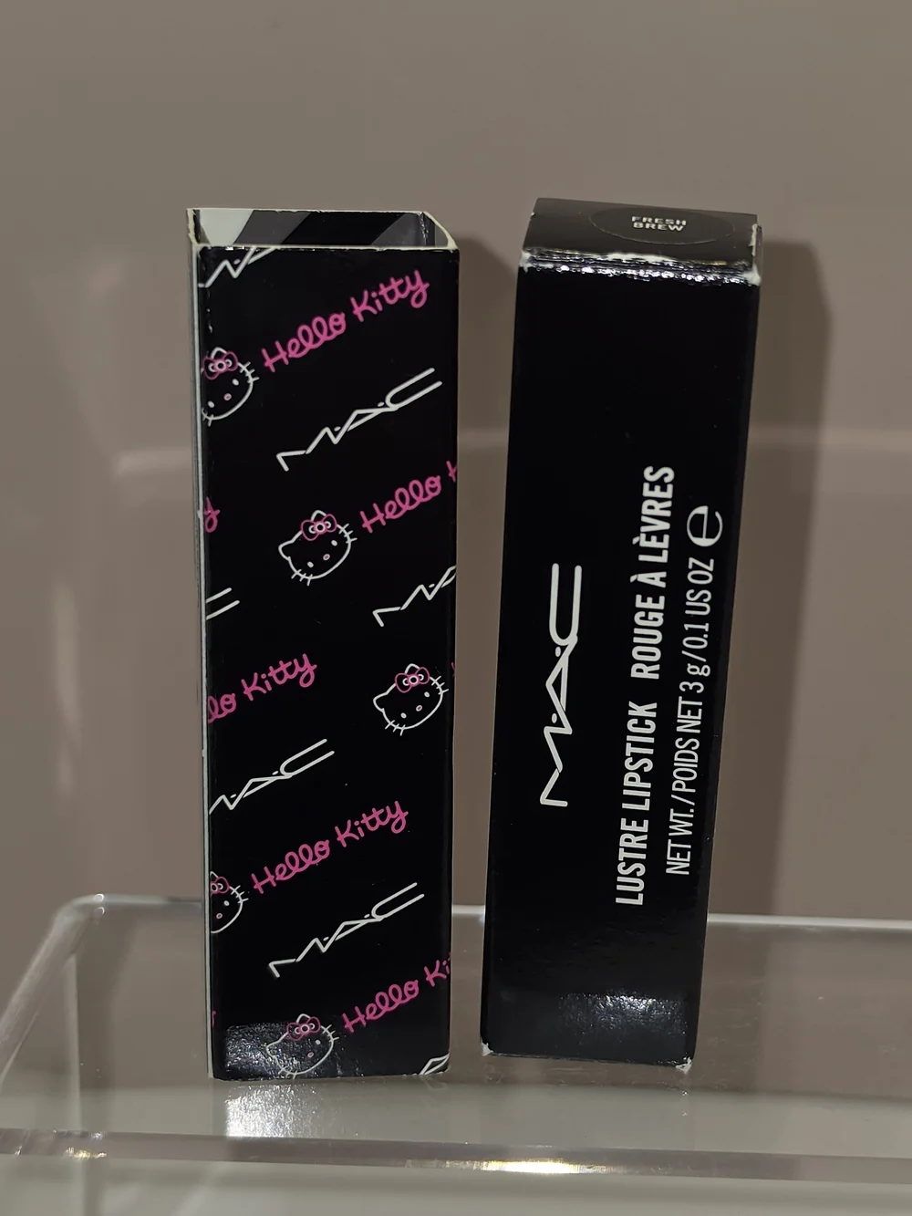 LIMITED EDITION MAC × HELLO KITTY LIPSTICK- 